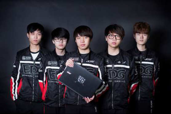 拉的缺席和 拉的缺席和